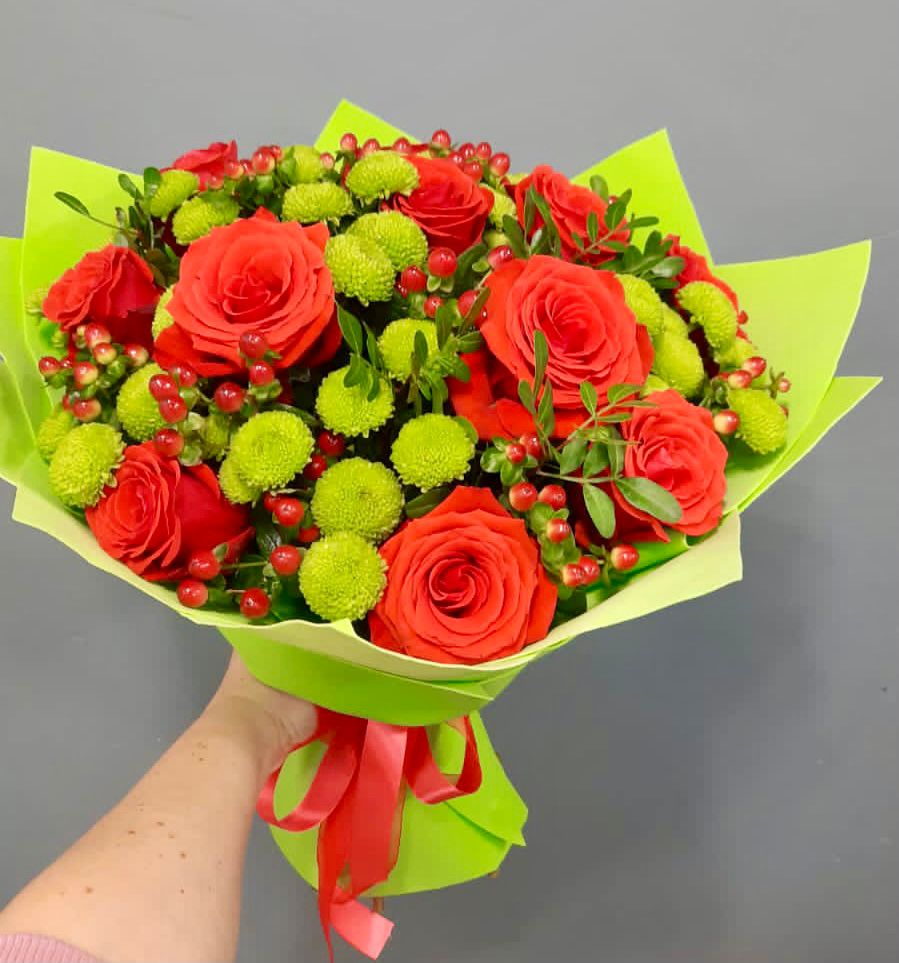 Букет цветов из: Хризантемы и Розы в Массандре