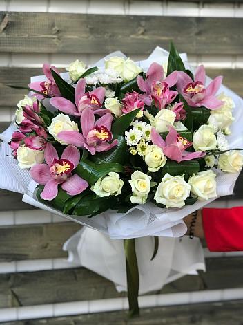 Букет цветов из: Розы и Хризантемы в Массандре