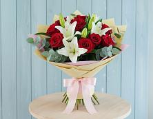 Букет цветов из:  Лилии и Розы в Массандре