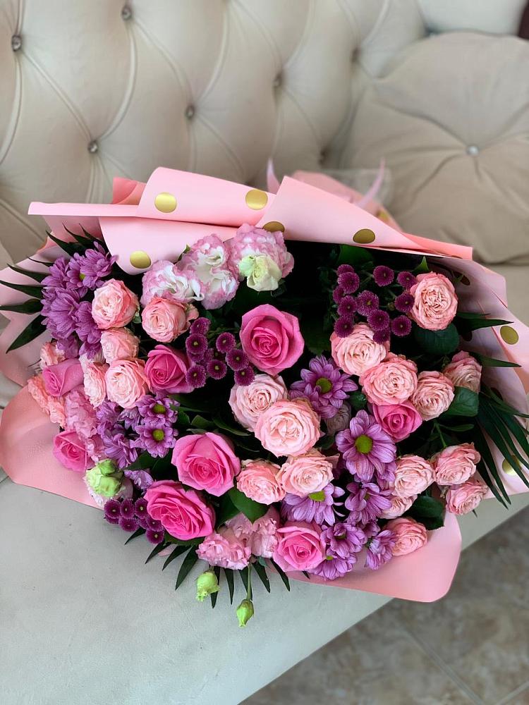 Букет цветов из: Хризантемы, Розы и Лизиантусы в Массандре