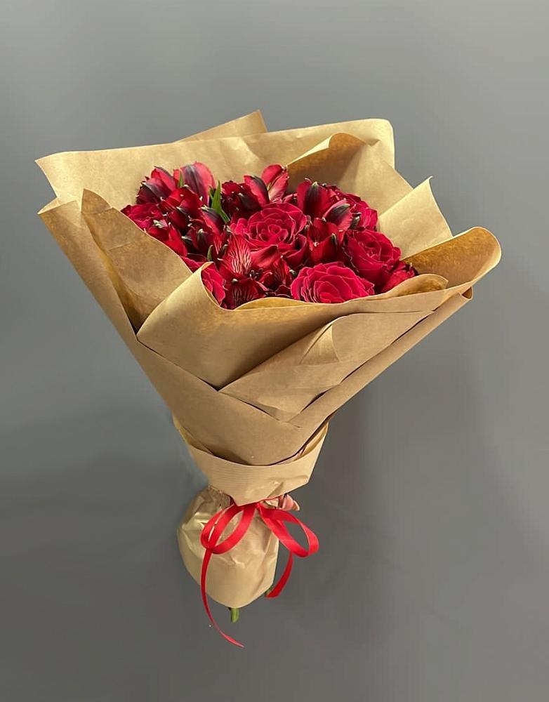 Букет цветов из: Альстромерии и Розы в Массандре