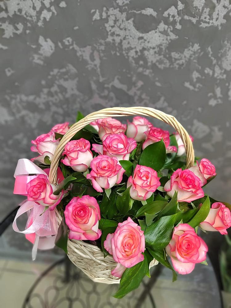 Цветочная композиция из Розы в корзине в Массандре