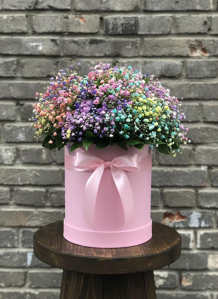 Цветочная композиция из Гипсофила и Розы в шляпной коробке в Массандре