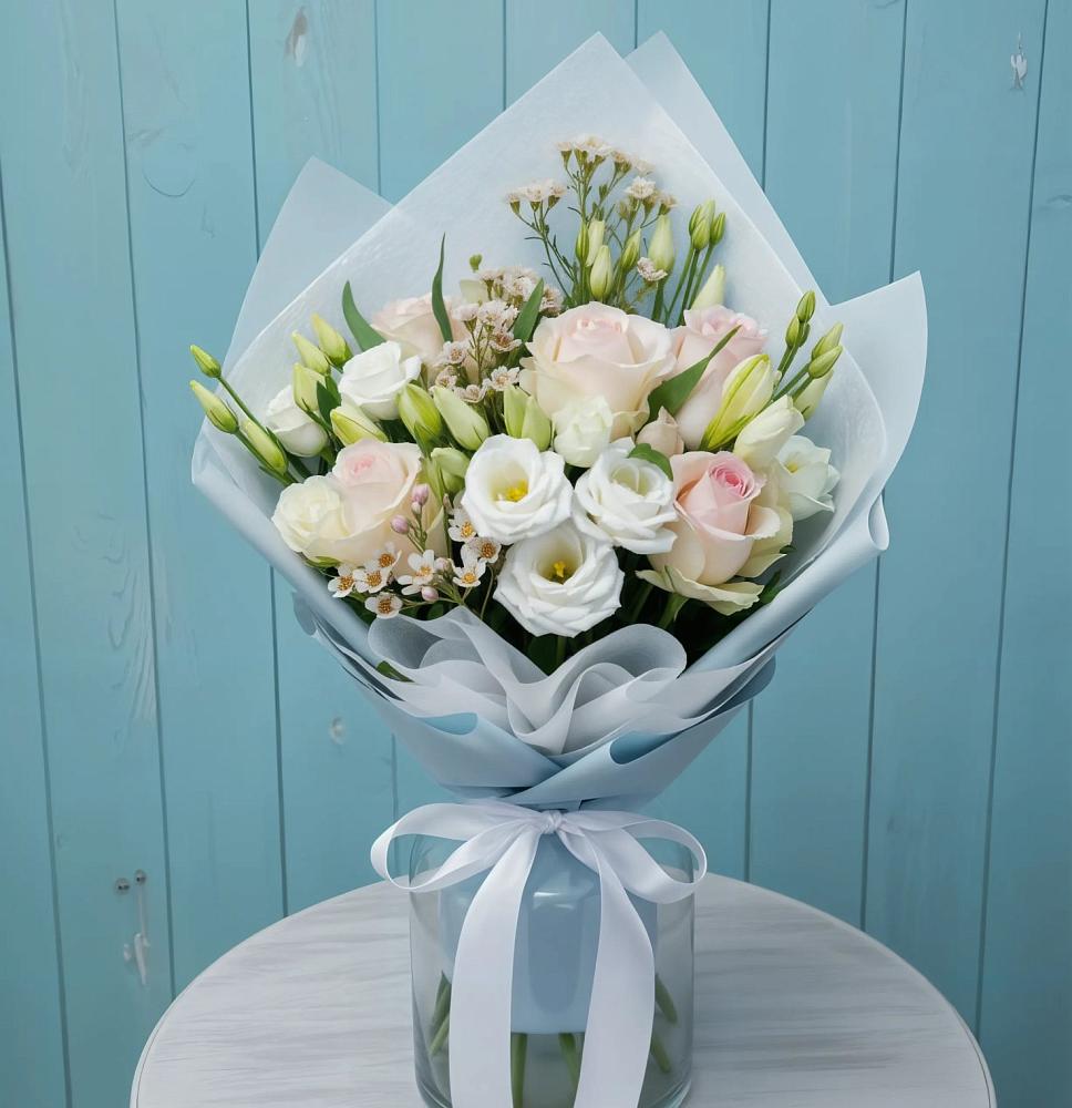 Букет цветов из: Розы и Лизиантусы в Массандре