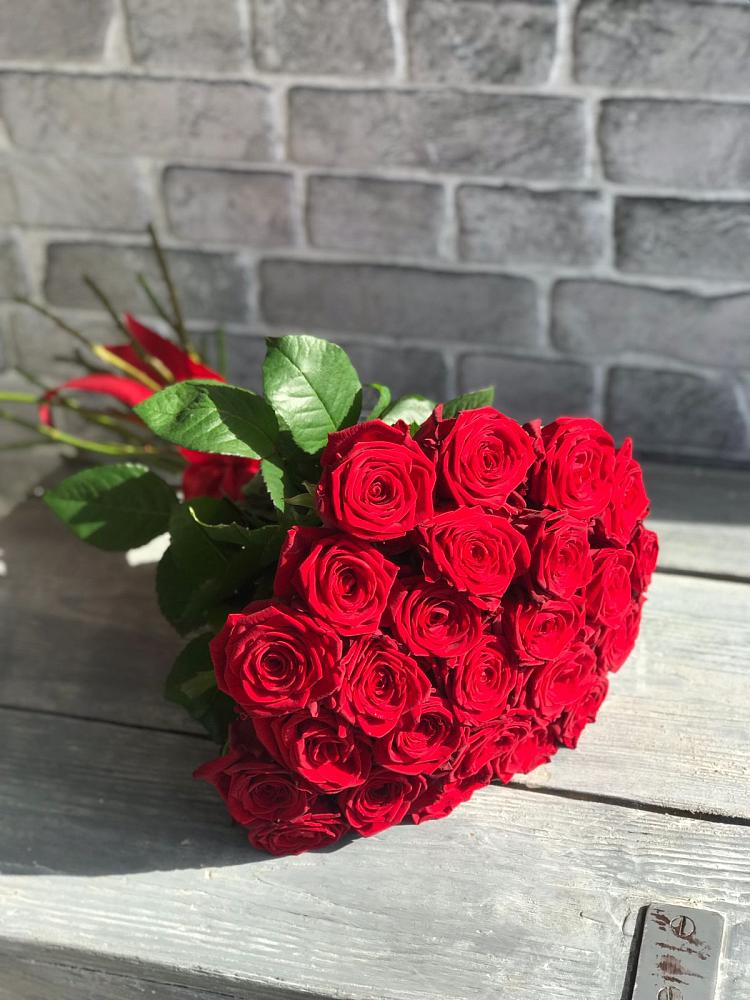 Букет Красные розы Фридом в Массандре