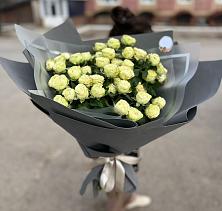 Букет Белые кустовые розы Солинеро в Массандре