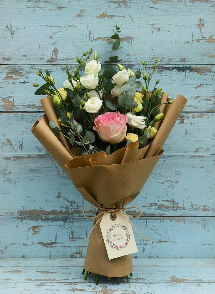 Букет цветов из: Розы и Лизиантусы в Массандре