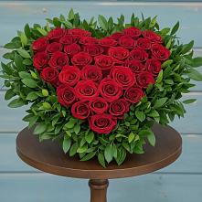 Цветочная композиция из Розы в виде сердца в Массандре