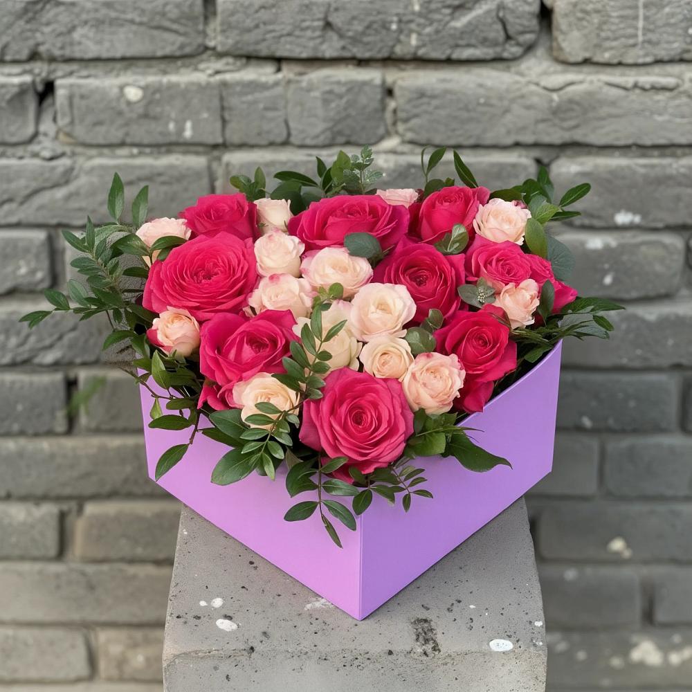 Цветочная композиция из Розы в коробке в Массандре