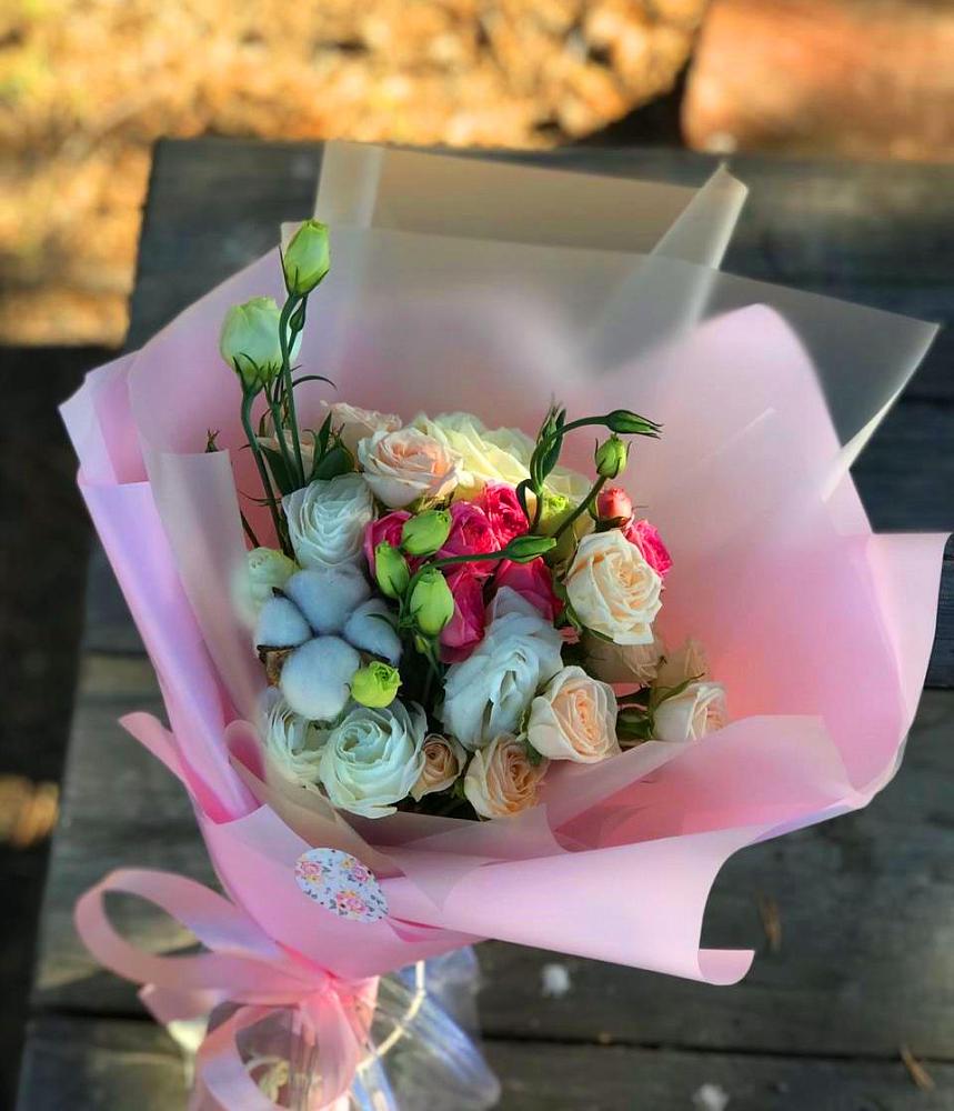 Букет цветов из: Розы и Лизиантусы в Массандре