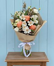 Букет цветов из:  Альстромерии, Лизиантусы, Розы и Хризантемы #REPLACE_PRED# Массандре