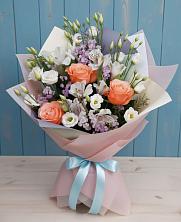 Букет цветов из:  Лизиантусы, Розы, Альстромерии и Гипсофила в Массандре