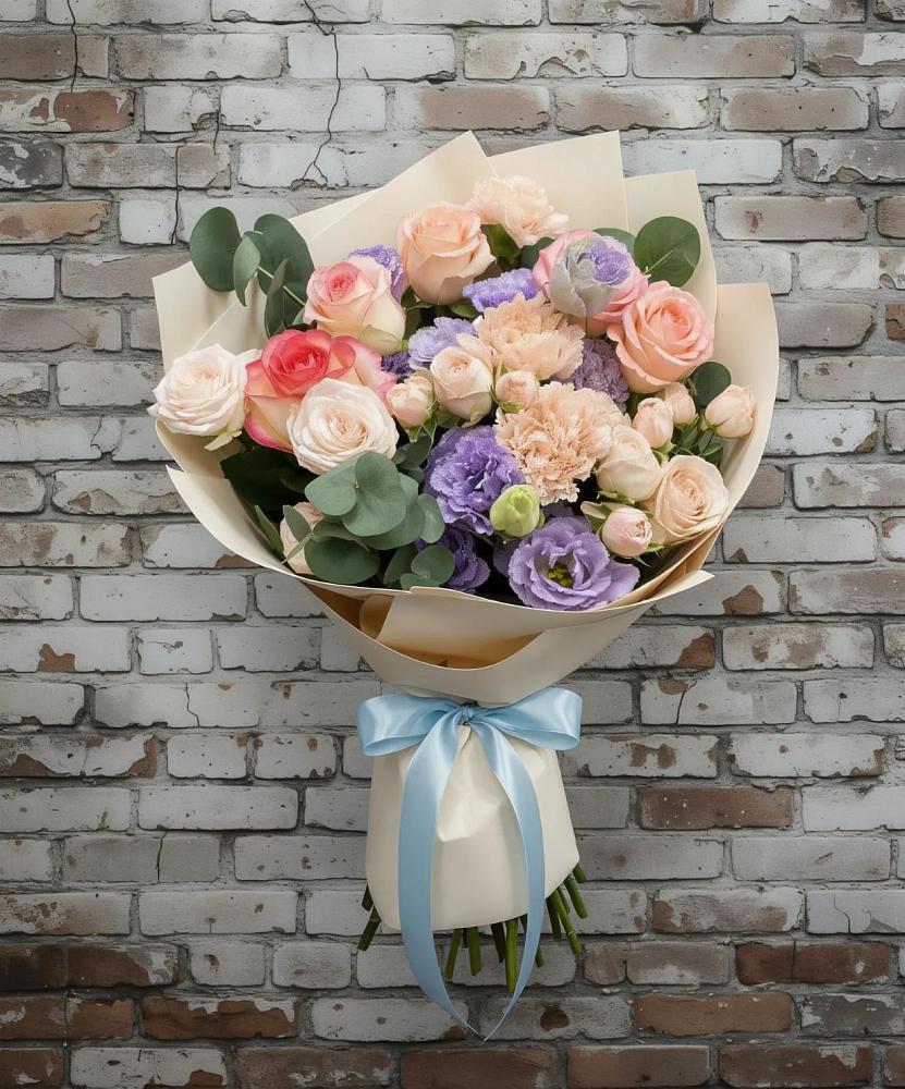 Букет цветов из: Розы, Лизиантусы и Гвоздики в Массандре