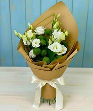 Букет цветов из:  Хризантемы и Лизиантусы в Массандре