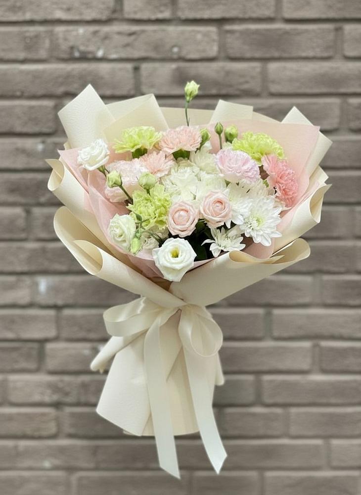 Букет цветов из: Гвоздики, Розы, Лизиантусы и Хризантемы в Массандре