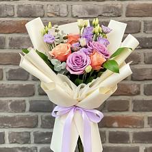 Букет цветов из:  Лизиантусы и Розы в Массандре