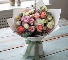 Букет цветов из:  Розы, Лизиантусы и Гвоздики в Массандре