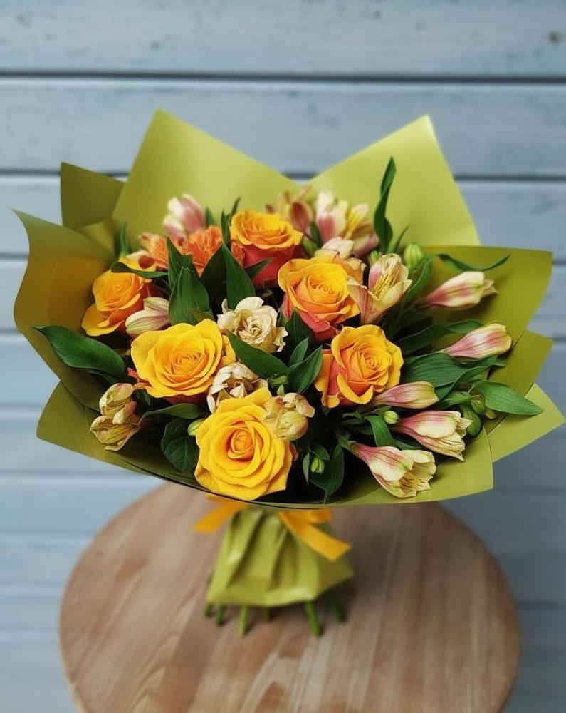 Букет цветов из: Альстромерии и Розы в Массандре