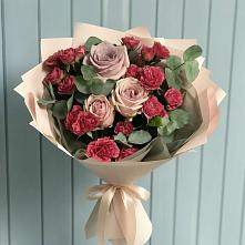 Букет цветов из:  Гвоздики и Розы в Массандре