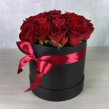 Цветочная композиция из Розы в шляпной коробке в Массандре