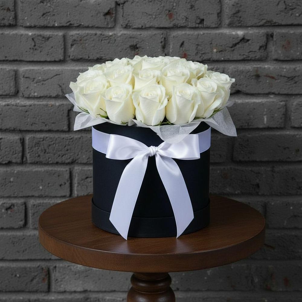 Цветочная композиция из Розы в шляпной коробке в Массандре