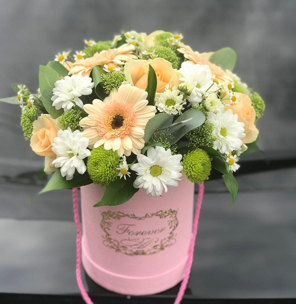 Цветочная композиция из Розы, Герберы и Хризантемы в шляпной коробке в Массандре