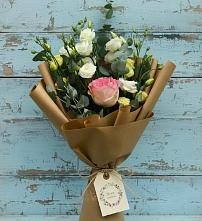 Букет цветов из:  Розы и Лизиантусы в Массандре