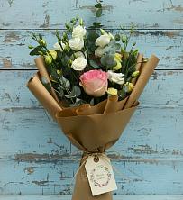 Букет цветов из:  Розы и Лизиантусы в Массандре