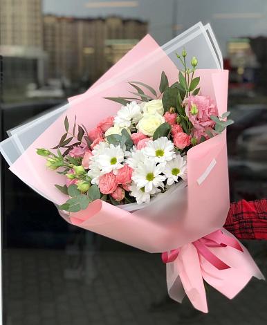 Букет цветов из: Розы, Лизиантусы и Хризантемы в Массандре
