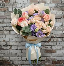 Букет цветов из:  Розы, Лизиантусы и Гвоздики в Массандре