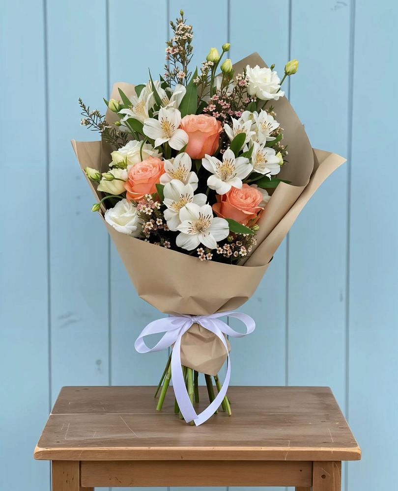 Букет цветов из: Альстромерии, Лизиантусы, Розы и Хризантемы в Массандре