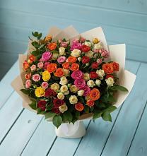 Букет Микс из разноцветных кустовых роз в Массандре