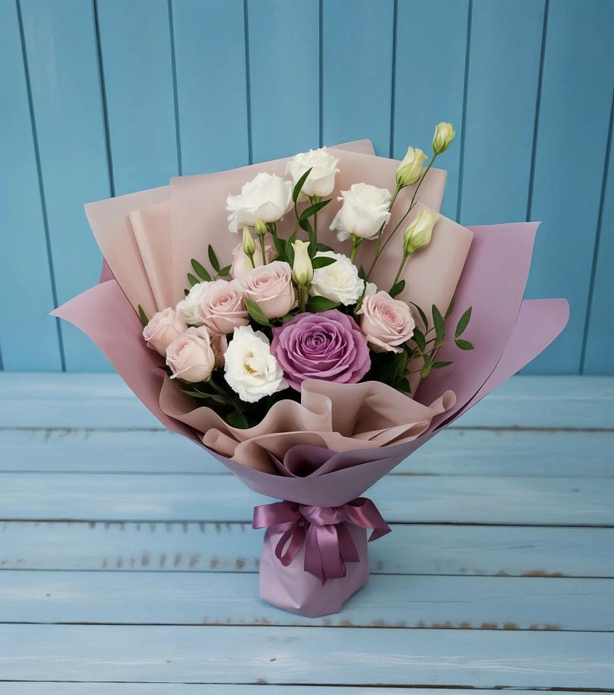 Букет цветов из: Розы и Лизиантусы в Массандре